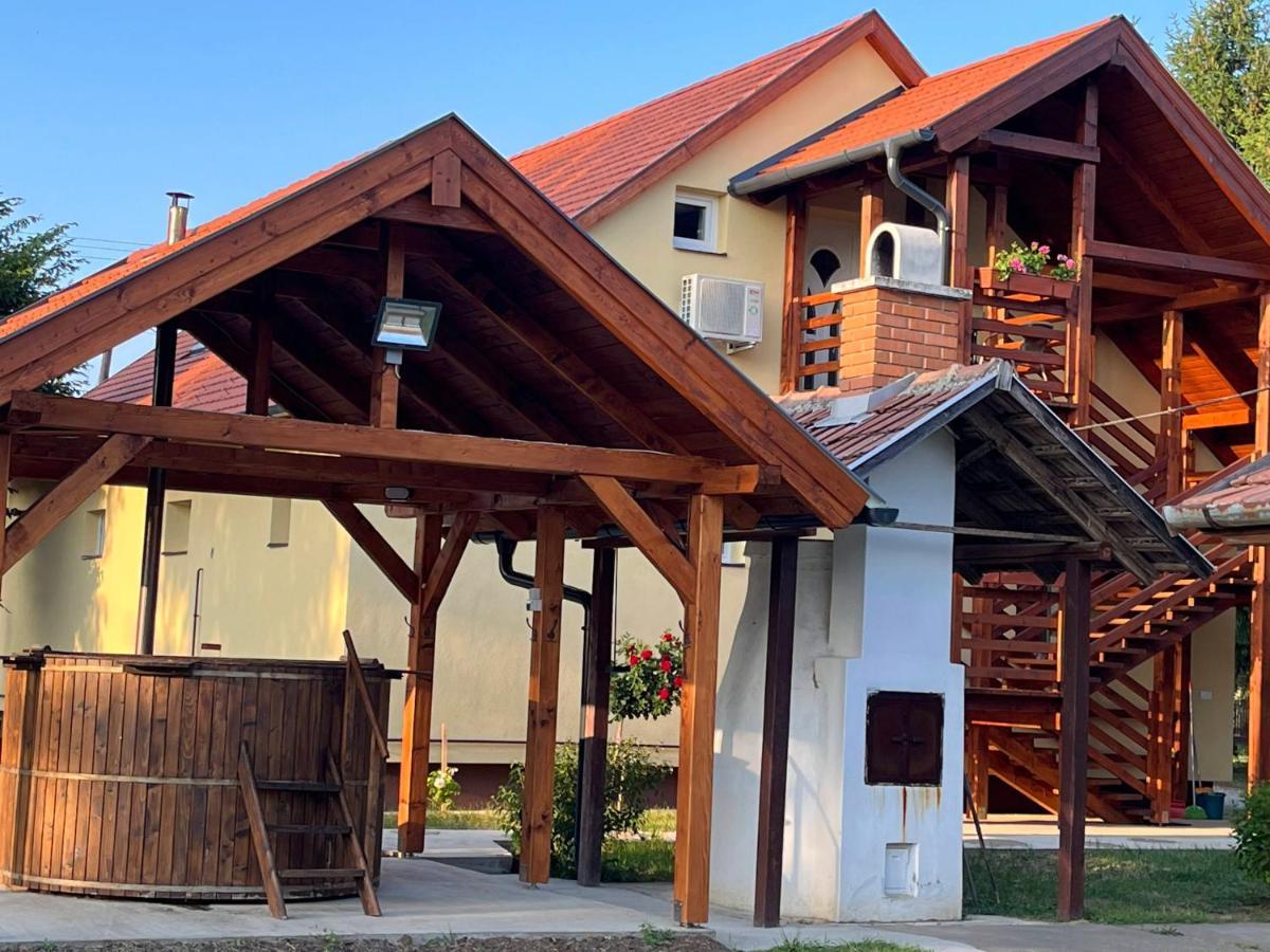 Venusz Ueduelocentrum Tiszacsege Exterior photo